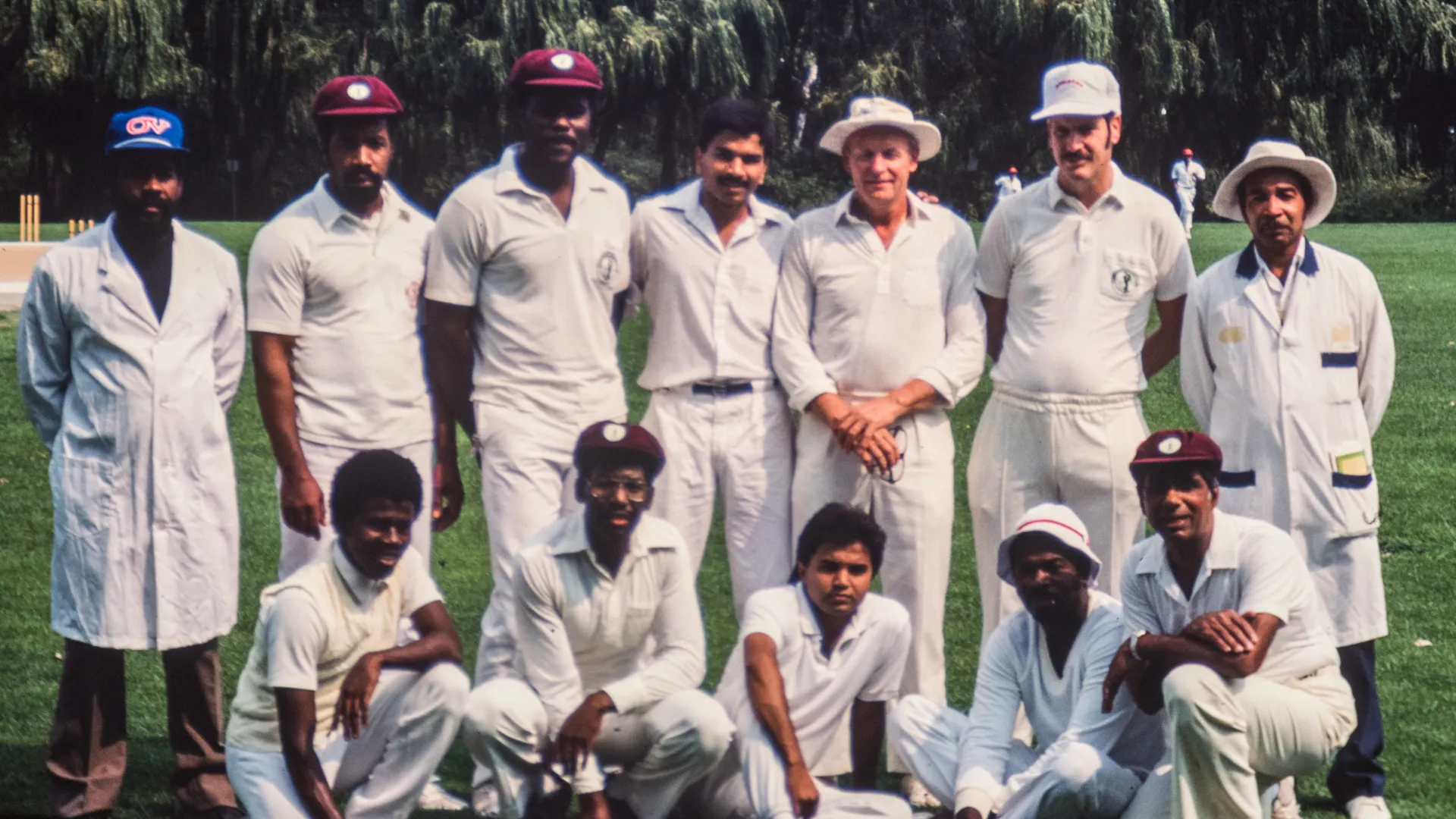 Team photo at Mississauga — mid 1980s